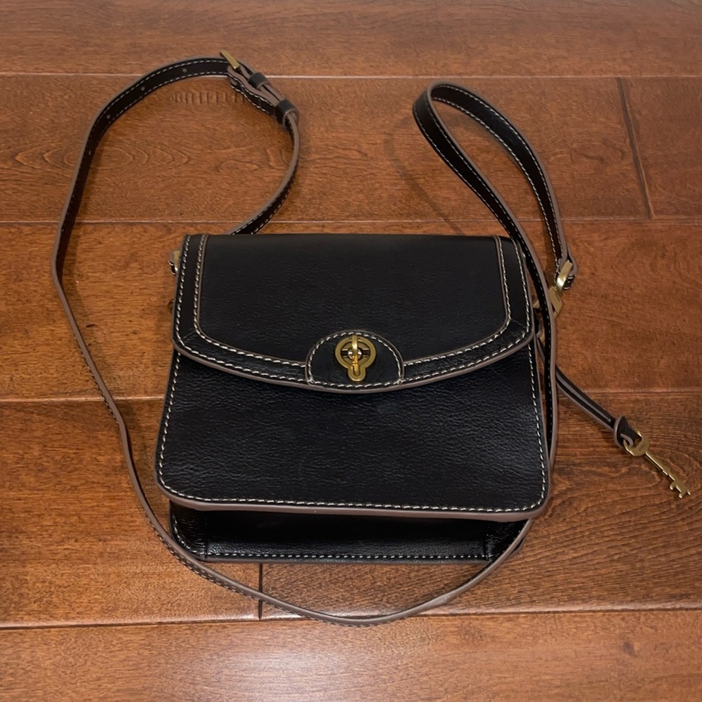 Black gold clutch women’s bag snap close